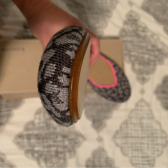 New, gray leopard Rothy round toe flats - Picture 6 of 7